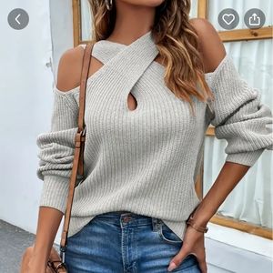 Cold shoulder sweater grey